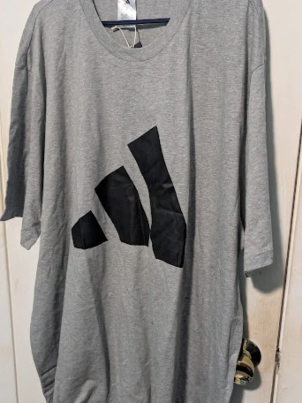 Mens New With Tags Adidas Heather Gray T Shirt size 4 XL.
